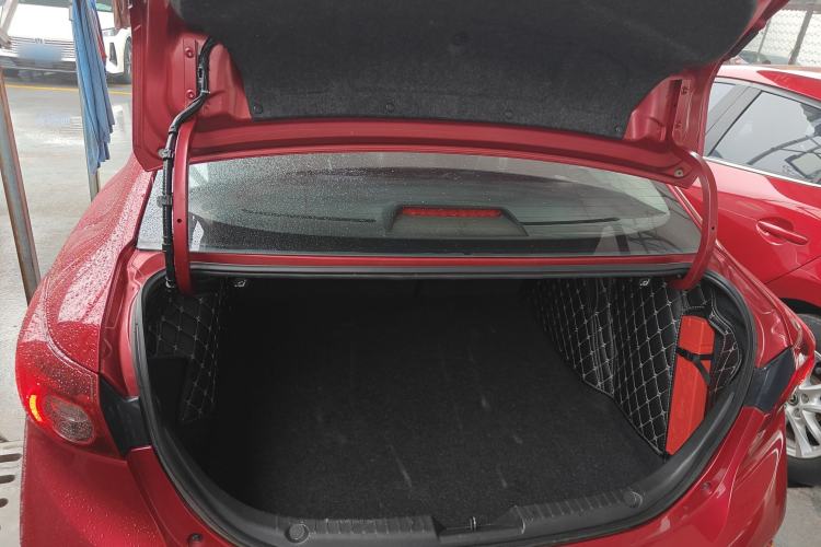 Used Mazda Mazda 3 Axela 2016 Sedan 1.5L Automatic Comfort Model
