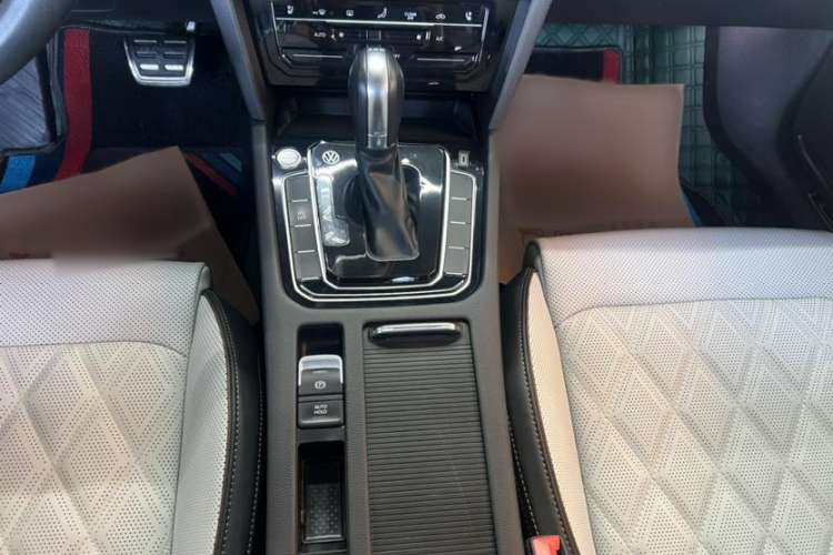 Used Volkswagen Magotan 2023 2 Million Units Limited Edition 330TSI DSG Leading Version
