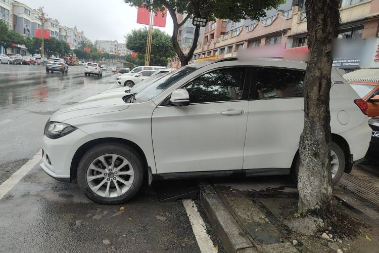 Used Haval H2 2017 Red-Label 1.5T Manual Two-Wheel Drive Luxury Model
