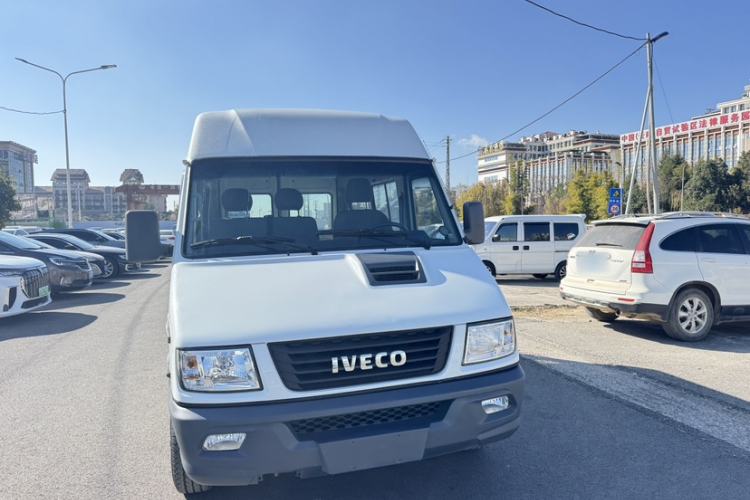 Used Iveco Daily 2017 2.5T A35 Passenger Van 5-7 Seats Model 47Z5