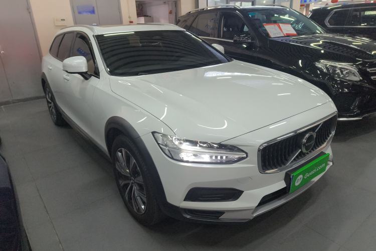 Used Volvo V90 2023 Cross Country B5 AWD Smart Range Edition
