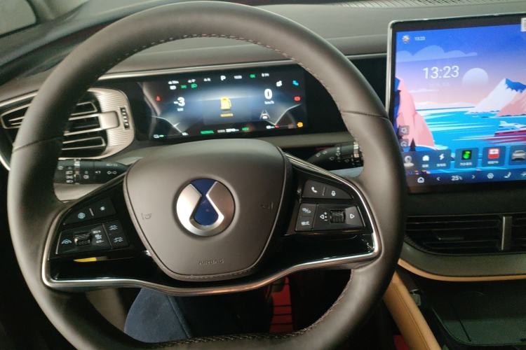 Used Denza D9 2024 DM-i 980 Four-Wheel Drive Prestige Model
