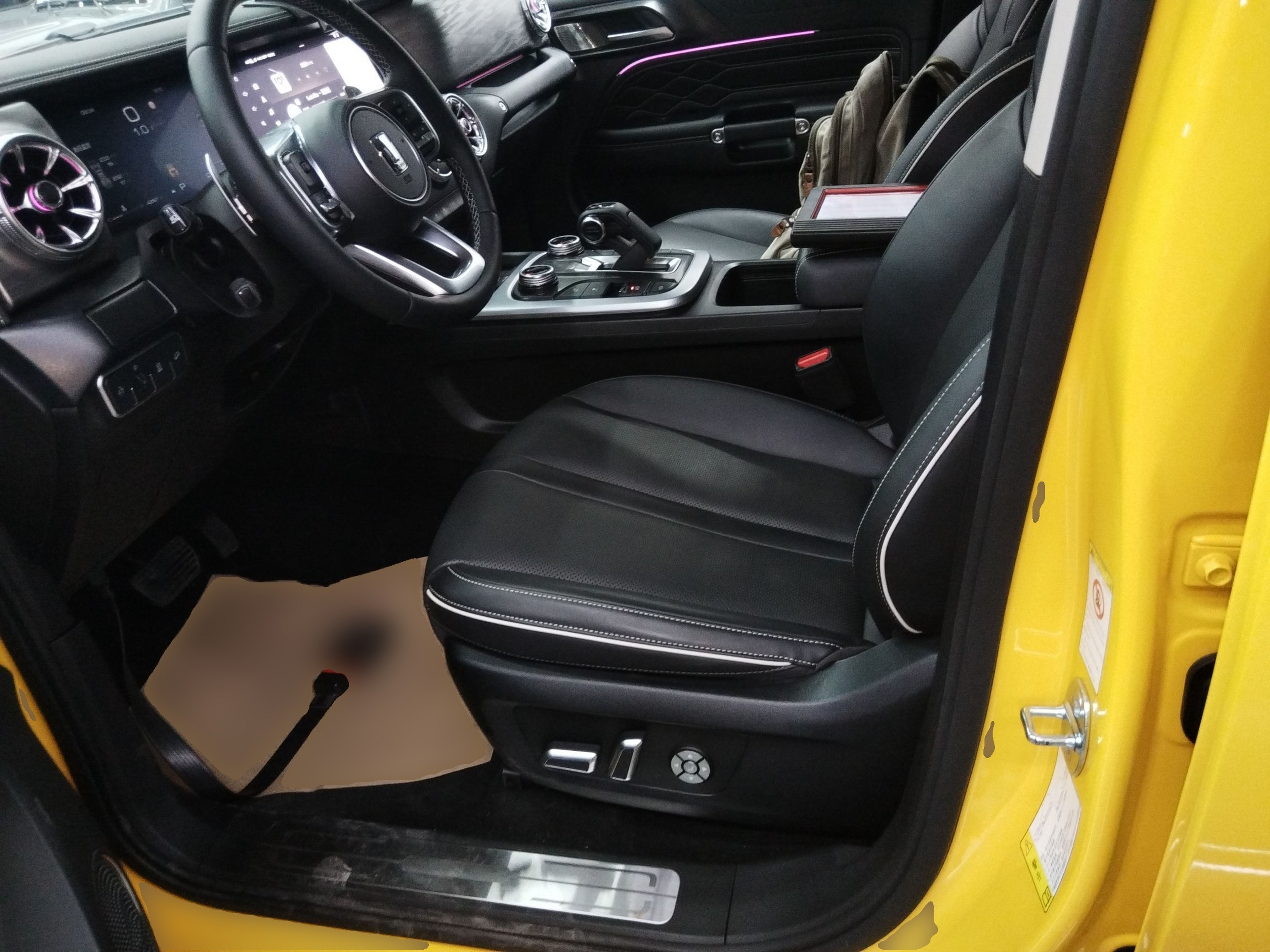 المقاعد الأمامية داخل السيارة