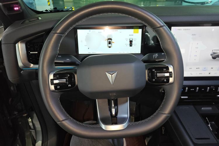 Used Deepal G318 2024 Four-Wheel-Drive Air Suspension Model
