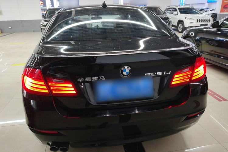 Used BMW 5 Series 2014 525Li Leading Model
