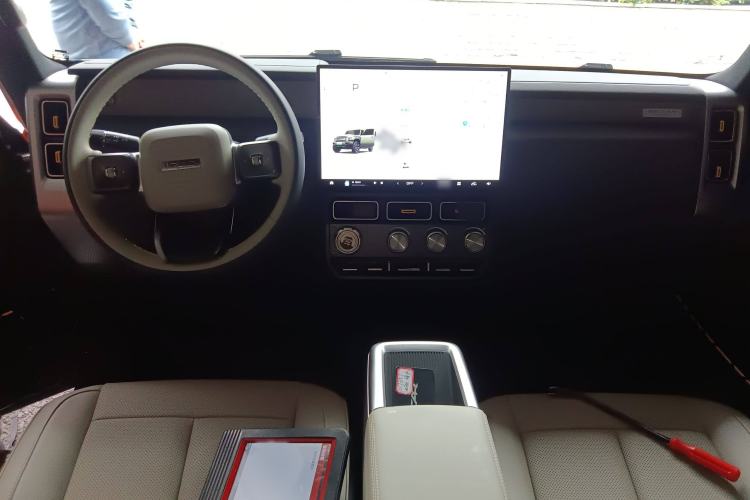 Used  V23 2025 501 Four-Wheel Drive Intelligent Driving Version
