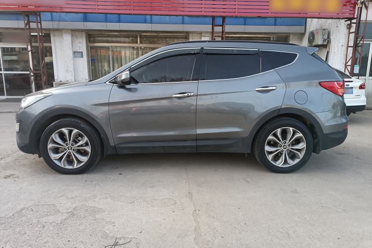 Used Hyundai Santa Fe Classic 2013 3.0L 4x4 Premium Edition 7-Seater Euro IV
