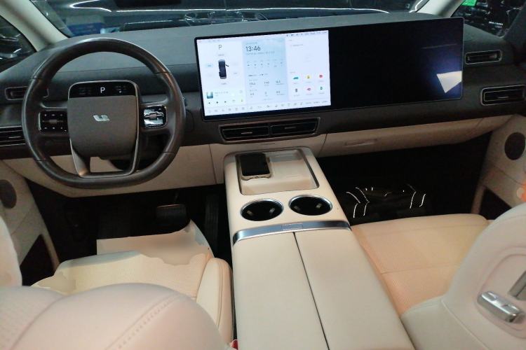 Used Li Auto MEGA 2024 Ultra Model
