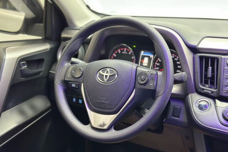 Used Toyota RAV4 2019 2.0L CVT Two-Wheel Drive Fashion X Limited Edition China V Standard

