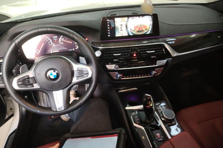 Used BMW 5 Series 2019 Facelifted 530Li Leading Edition M Sport Package
