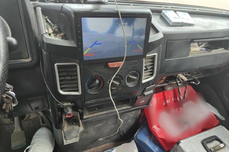 Used Iveco Daily 2020 2.5T A40 Passenger Van Dual Tires Mid-Roof Design 5-9 Seats China VI Emission Standard
