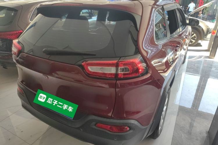 Used  Cherokee 2017 2.0L Superior Edition