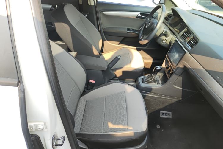 Used Volkswagen Gran Lavida 2013 1.6L Automatic Fashion Model
