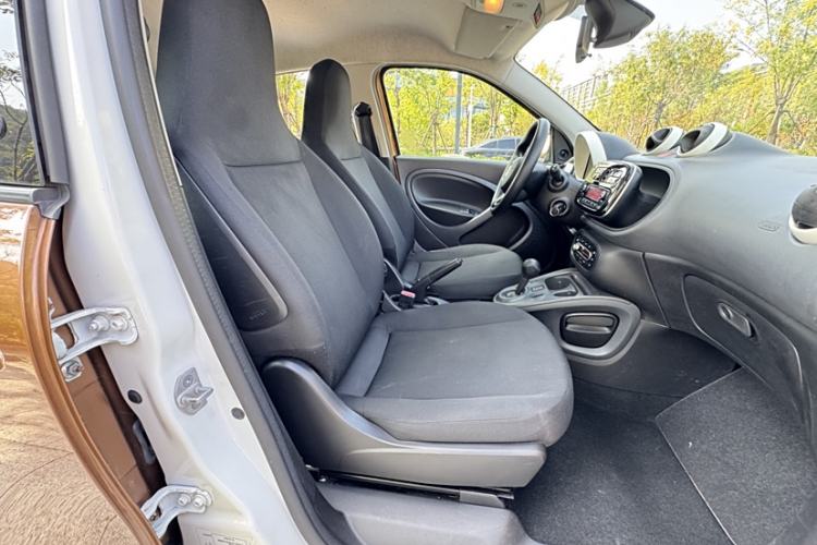 Used  forfour 2016 1.0L 52 kW Dynamic Edition
