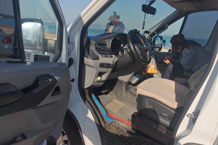 Used SAIC MAXUS Xintu V90 2024 ZhiJie 2.0T Automatic Rear-Drive Long-Wheelbase High-Roof Model with Single Rear Tire Available in 6/7-Seater Configurations