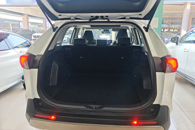 Used Toyota RAV4 2023 2.0L CVT Two-Wheel Drive 20th Anniversary Platinum Edition
