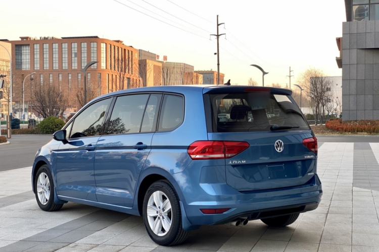 Used Volkswagen Touran 2016 Volkswagen Touran L 280TSI Manual Trend Edition
