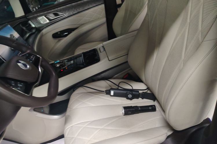 Used Denza D9 2025 DM-i Smart Drive 1020 Four-Wheel Drive Deluxe Model
