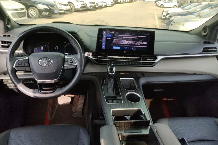 Used Toyota Granvia 2022 2.5L Hybrid Flagship Edition
