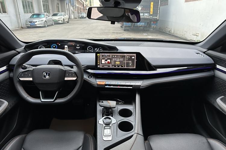 Used Changan UNI-V 2022 1.5T Prestige Version
