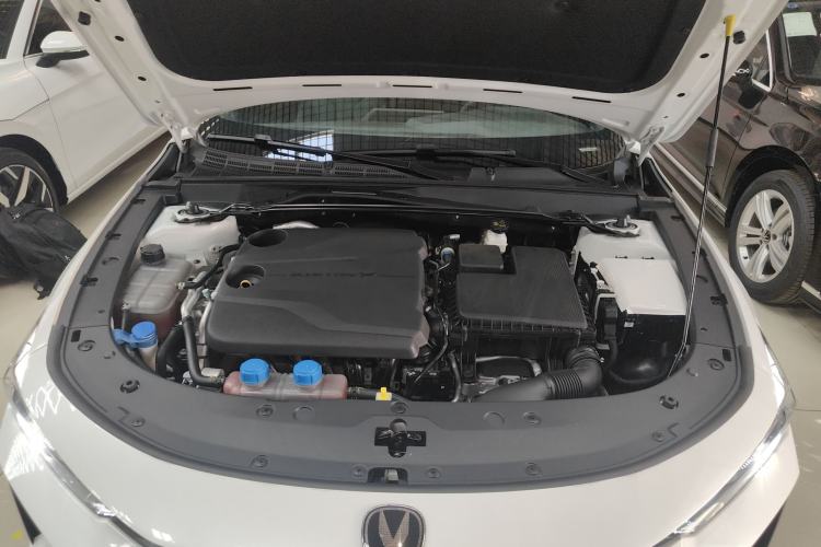 Used Changan UNI-V iDD 2024 Blue Whale Smart Electric iDD 136km Luxury Model
