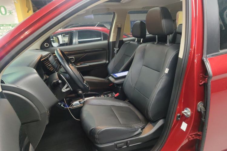 Used Mitsubishi Outlander 2016 2.4L 4x4 Luxury Edition 7-Seater
