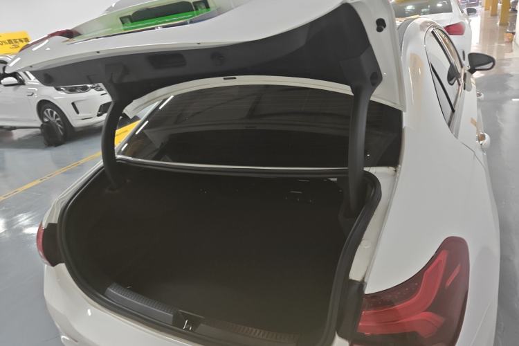 Used Mercedes-Benz A-Class 2022 Revised Version A 200 L Sport Sedan Fashionable Style
