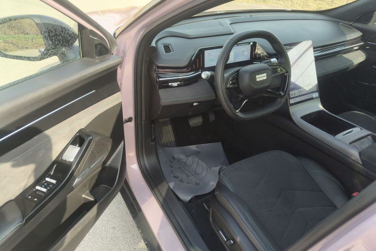 Used  L6 2024 125km Creative Edition
