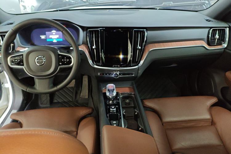 Used Volvo S60 2024 B4 Zhiyuan Luxury Edition
