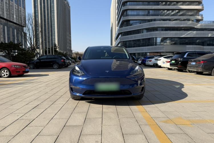 Used Tesla Model Y 2023 Long-Range All-Wheel-Drive Version
