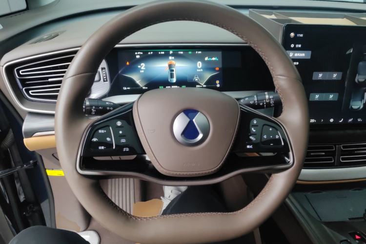 Used Denza D9 2022 DM-i 1040 Prestige Model
