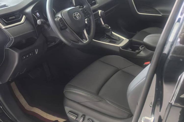 Used Toyota Wildlander 2022 2.0L CVT 4x4 Luxury PLUS Edition
