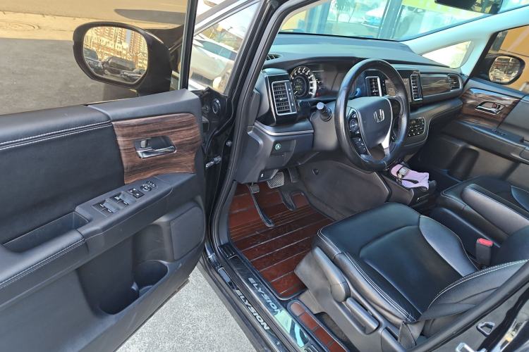 Used Honda Elysion 2016 2.4L Classic Edition
