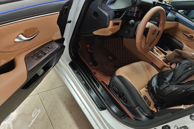 Used Lexus ES 2025 300h Deluxe Edition
