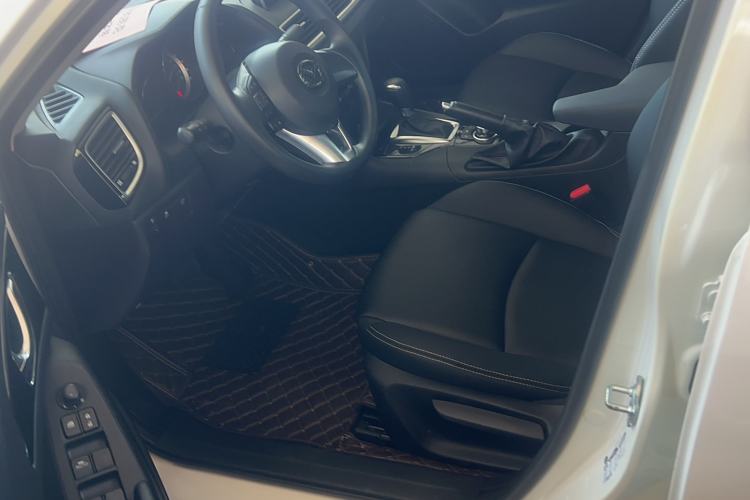 Used Mazda Mazda 3 Axela 2014 Sedan 1.5L Automatic Luxury Model
