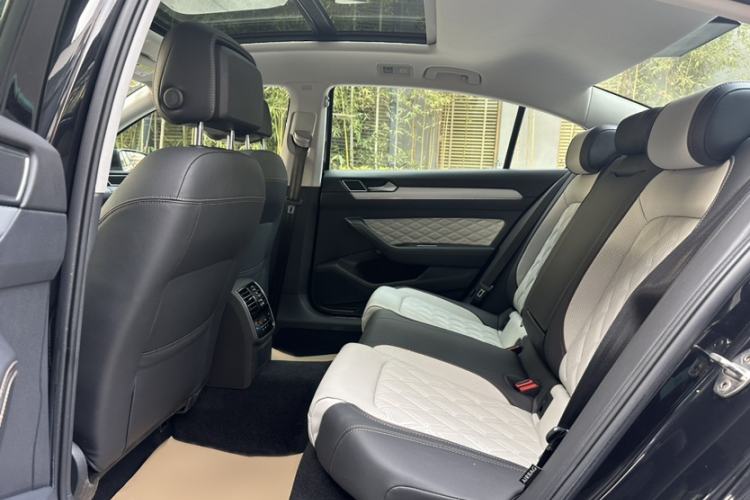 Used Volkswagen Magotan 2023 2 Million Units Limited Edition 330TSI DSG Leading Version
