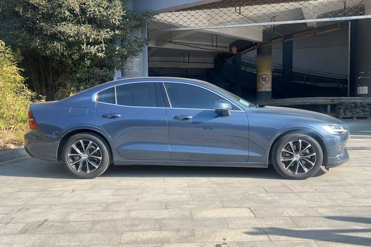 Used Volvo S60 2022 B4 Zhiyi Luxury Edition