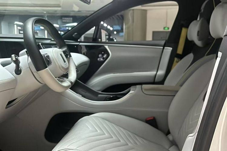 Used  11 2024 630 Rear-Wheel Drive Edition with Three Lasers
