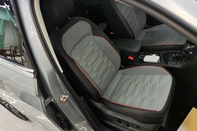 Used Volkswagen Tiguan L 2022 330TSI Automatic Two-Wheel Drive R-Line Flagship Edition
