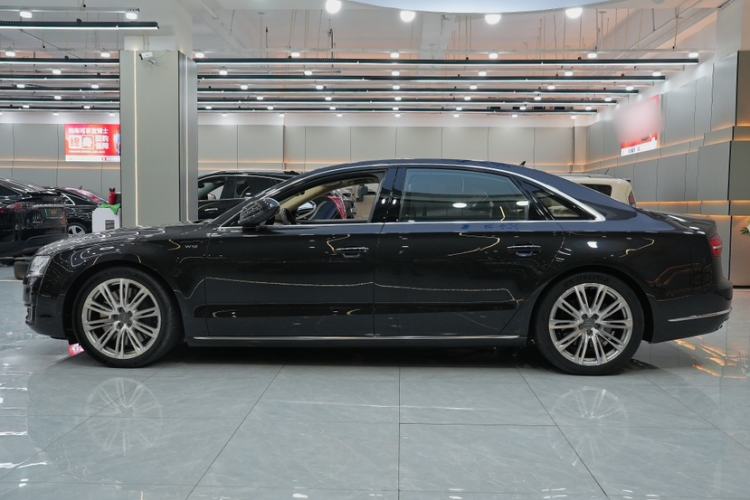Used Audi A8 2014 A8L 6.3 FSI W12 quattro flagship model

