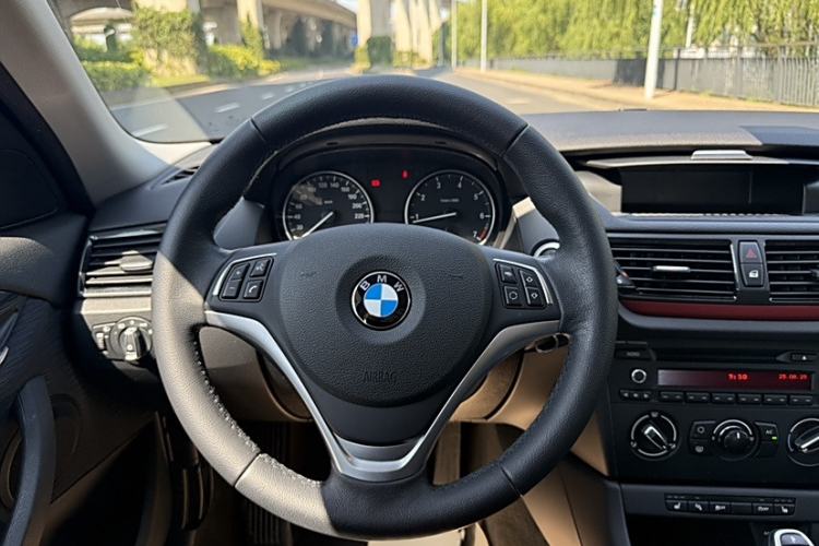 Used BMW X1 2015 sDrive18i Fashion Upgrade Edition
