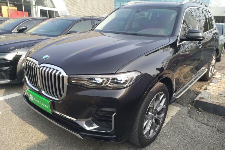 Used BMW X7 2021 xDrive40i Luxury Package with Leading Features