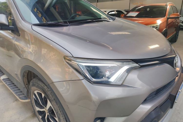 Used Toyota RAV4 2016 2.0L CVT Two-Wheel Drive Fashion Edition China V Standard
