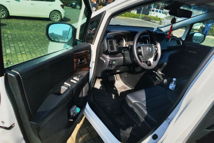 Used Honda Elysion 2016 2.4L Supreme Edition
