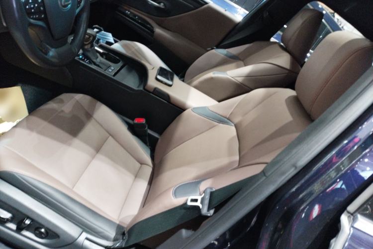 Used Lexus ES 2022 200 Excellence Edition
