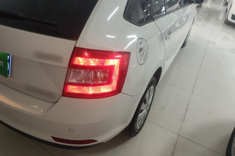 Used Skoda Rapid Spaceback 2016 Revised Version 1.4L Manual Front-Drive Edition
