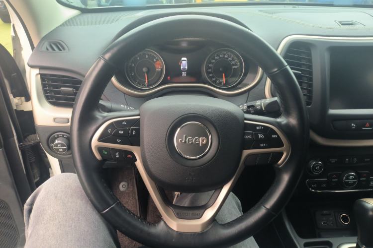 Used  Cherokee 2017 2.0L Superior Edition