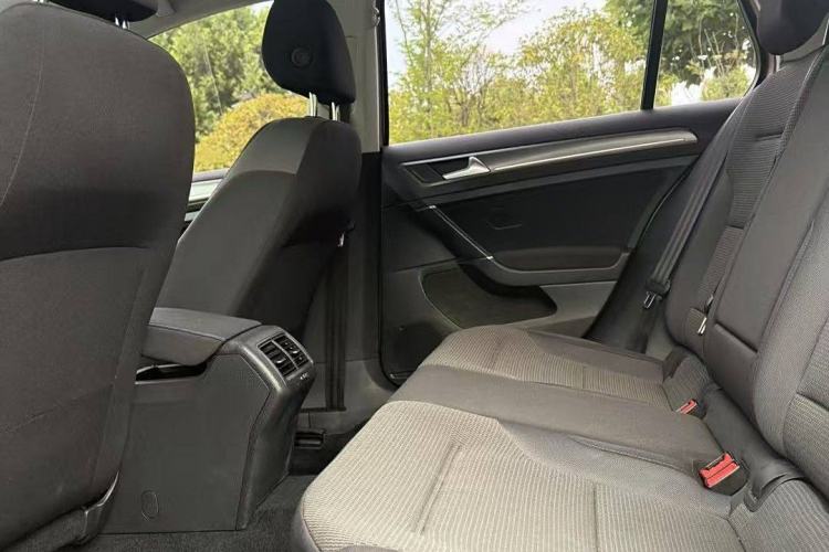 Used Volkswagen Golf 2016 230TSI Automatic Comfort Version
