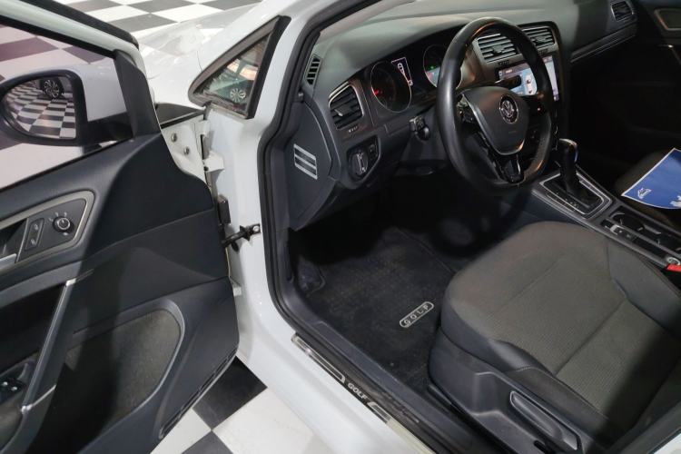 Used Volkswagen Golf 2016 1.6L Automatic Comfort Model
