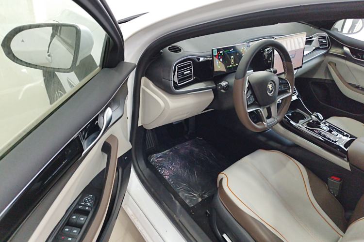 Used BYD Qin PLUS 2024 HONOR Edition DM-i 120KM Excellence Model
